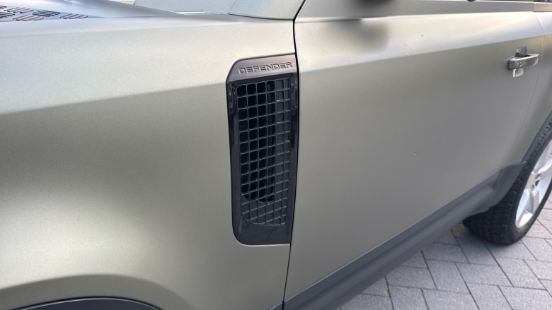 Land Rover Defender 3.0 D250 HSE 90 3dr Auto Diesel Estate